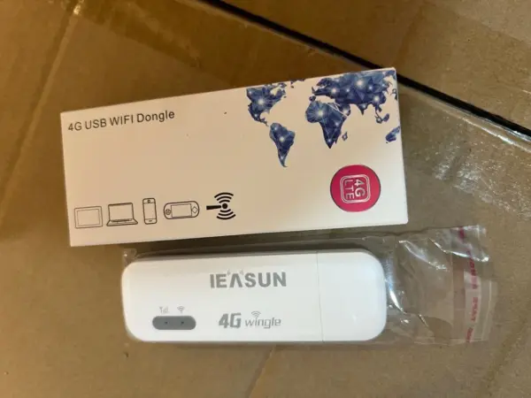 تصویر واقعی از مودم USB 4G ایسان IEASUN مدل UF725S